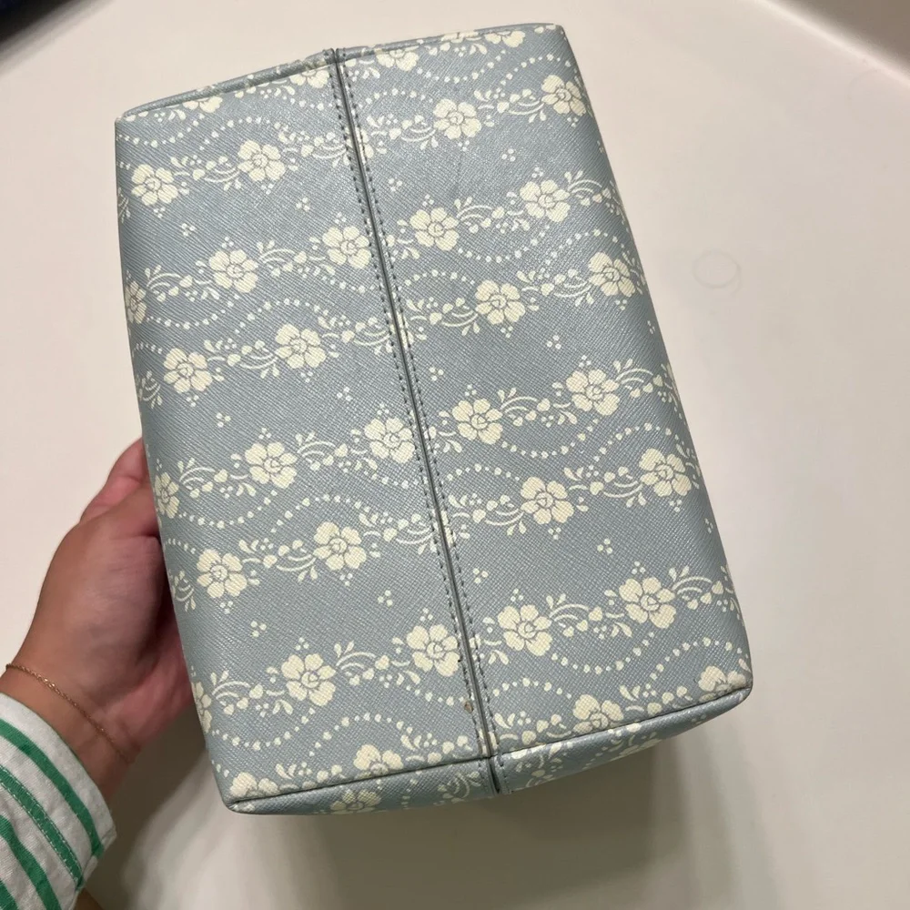 Neely and Chloe X Julia Berolzheimer Large Posy Vanity Case Blue Floral white